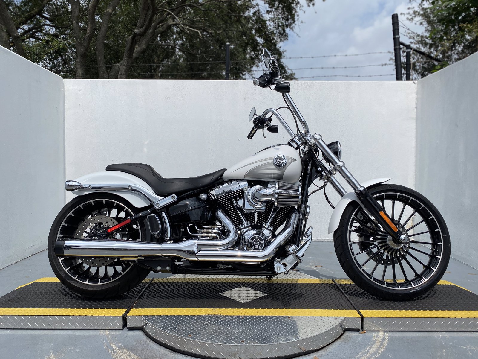 harley davidson softail breakout