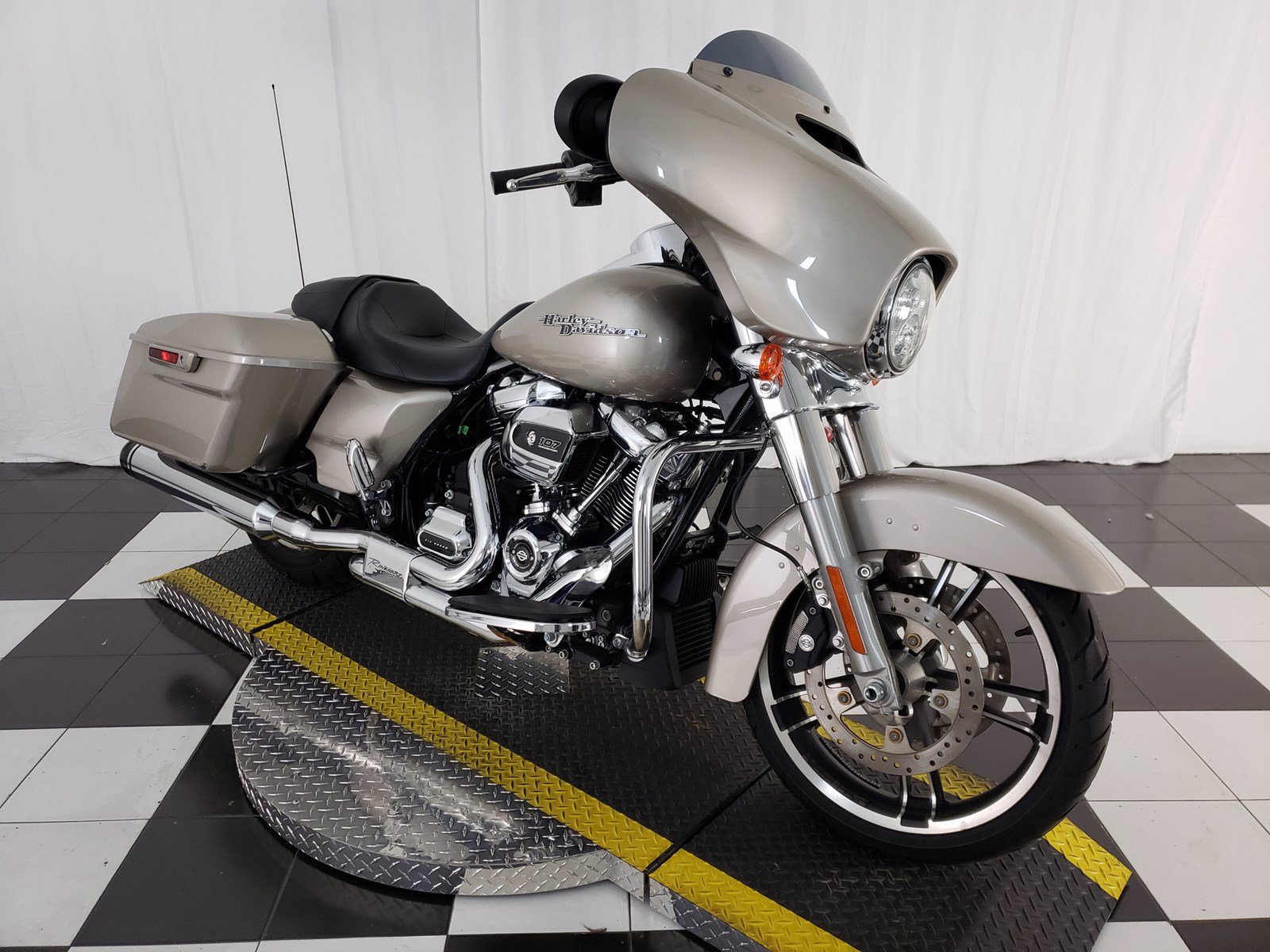 Pre-owned 2018 Harley-davidson Street Glide Flhx Touring In West Palm 