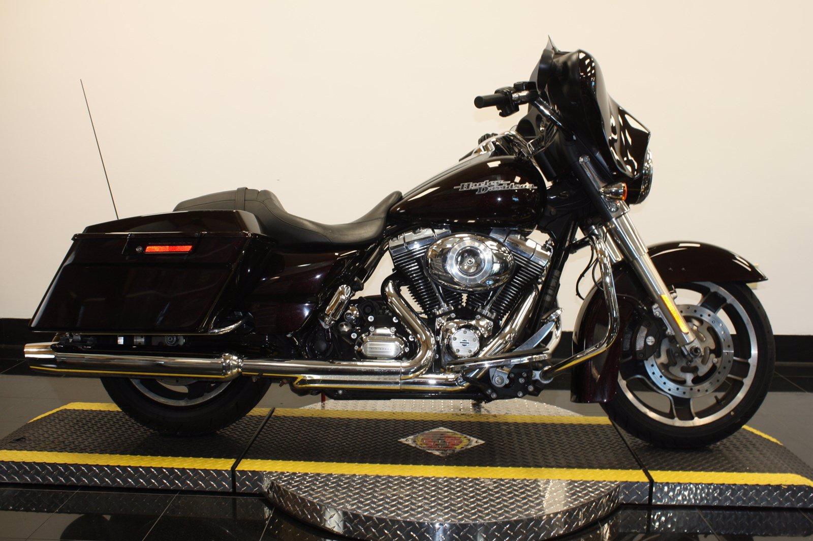 Pre-Owned 2011 Harley-Davidson Street Glide FLHX Touring 