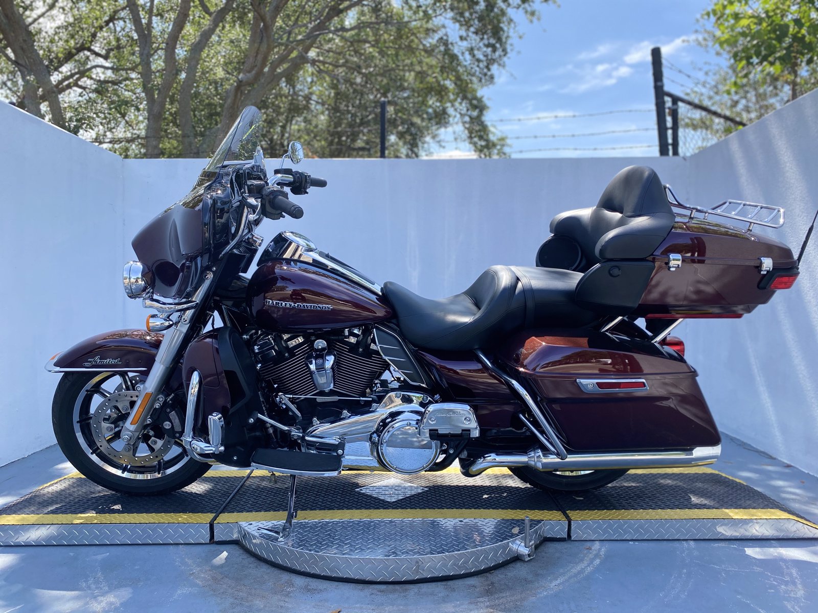 Pre-Owned 2018 Harley-Davidson Ultra Limited FLHTK Touring In West Palm ...