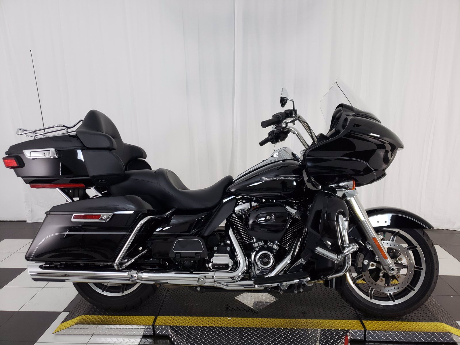 Pre-Owned 2017 Harley-Davidson Road Glide Ultra FLTRU Touring In West ...