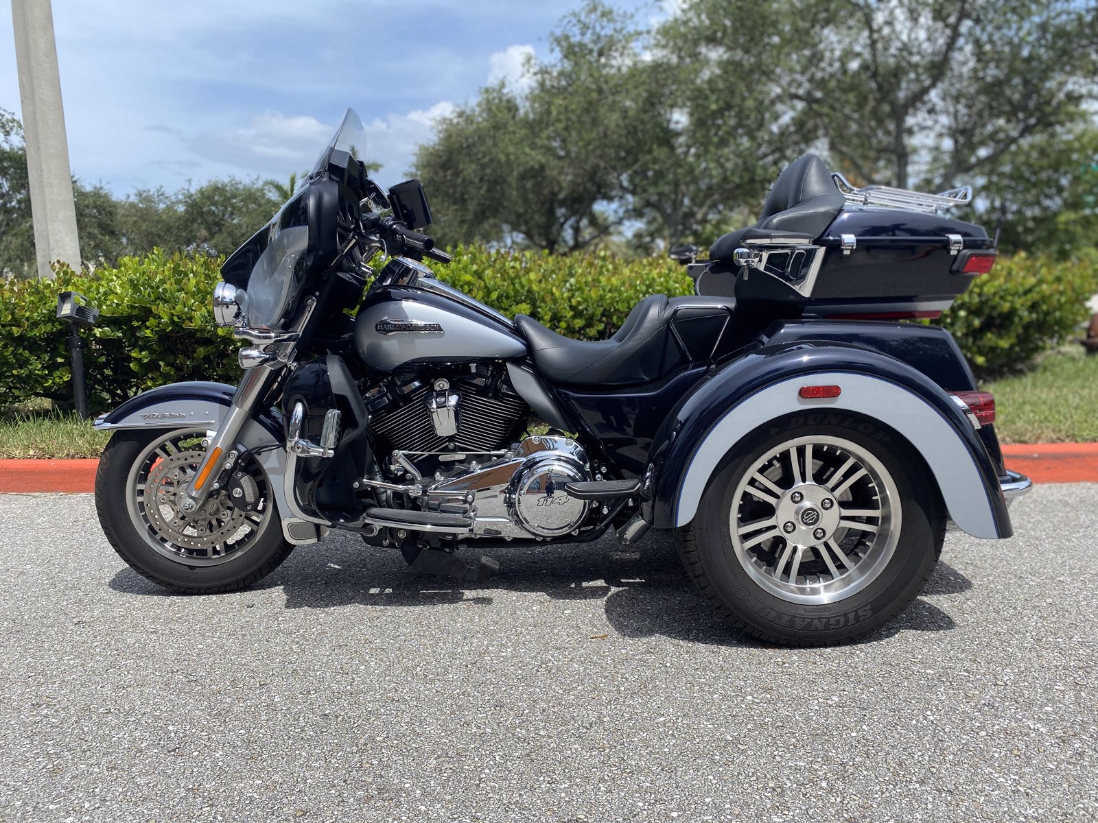 Pre-Owned 2019 Harley-Davidson Trike Tri Glide Ultra Classic FLHTCUTG ...