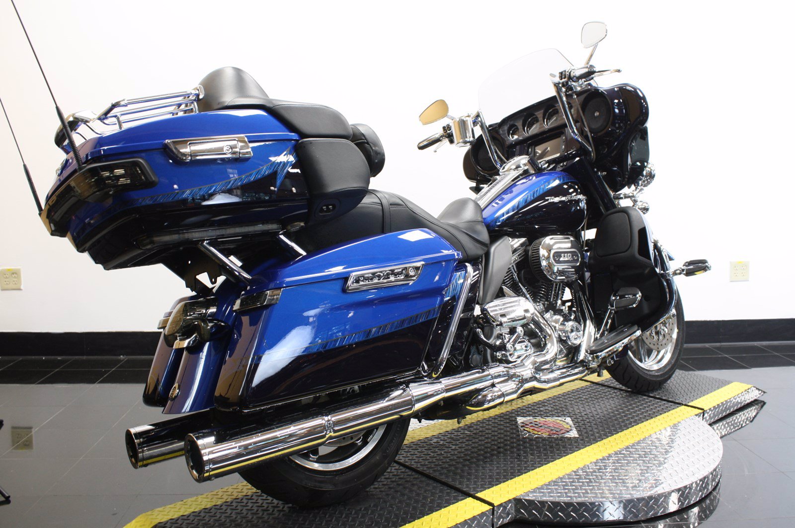 Pre-Owned 2014 Harley-Davidson Limited CVO FLHTKSE CVO ...