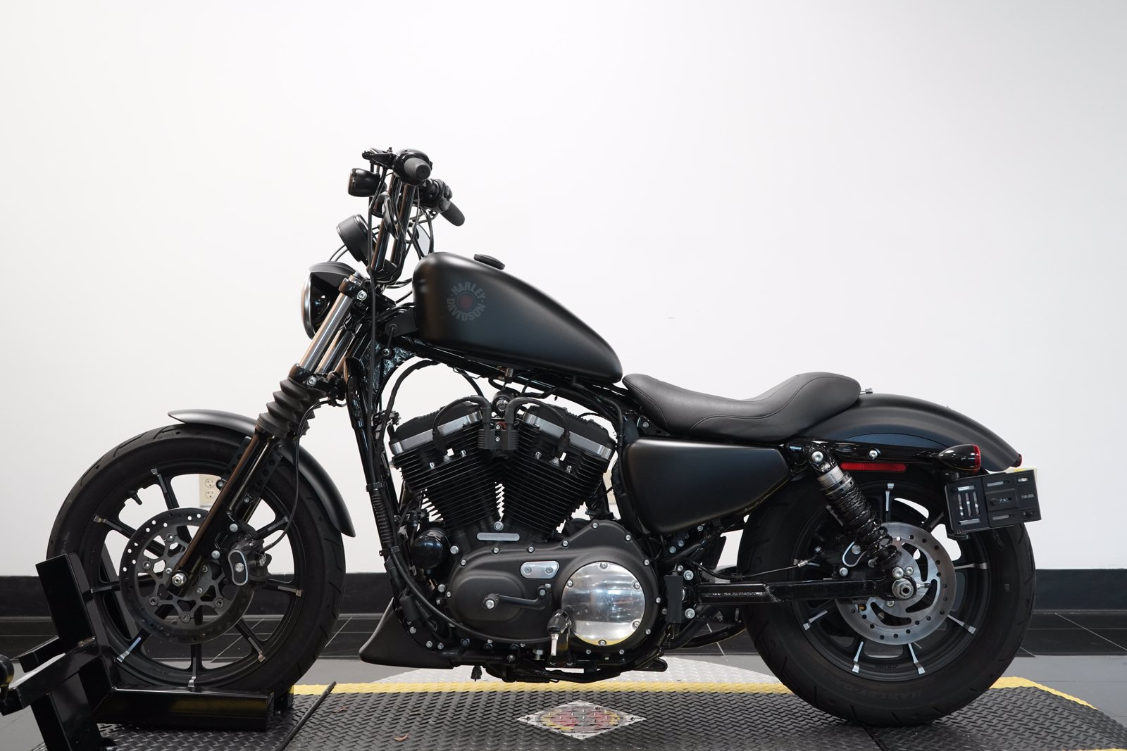 Pre-Owned 2020 Harley-Davidson Sportster Iron 883 XL883N Sportster in ...